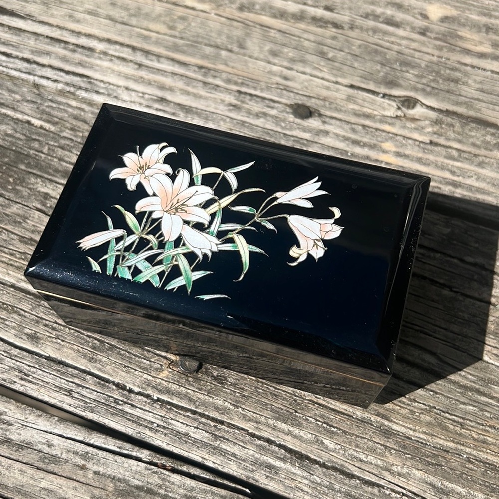 Otagiri Lacquer Mini Jewelry Music Box